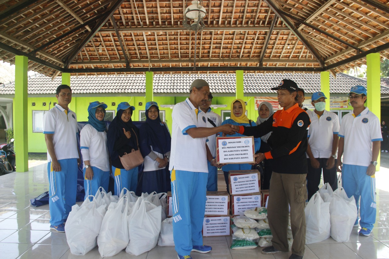 BNN Wilayah Provinsi DIY Salurkan Bantuan Korban Banjir Imogiri, Bantul
