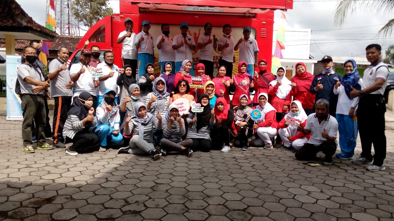 BNNP DIY Gelar Layanan Terpadu Mobile di Kelurahan Sentolo Kulon Progo BNNP DIY Gelar Layanan Terpadu Mobile di Kelurahan Sentolo Kulon Progo