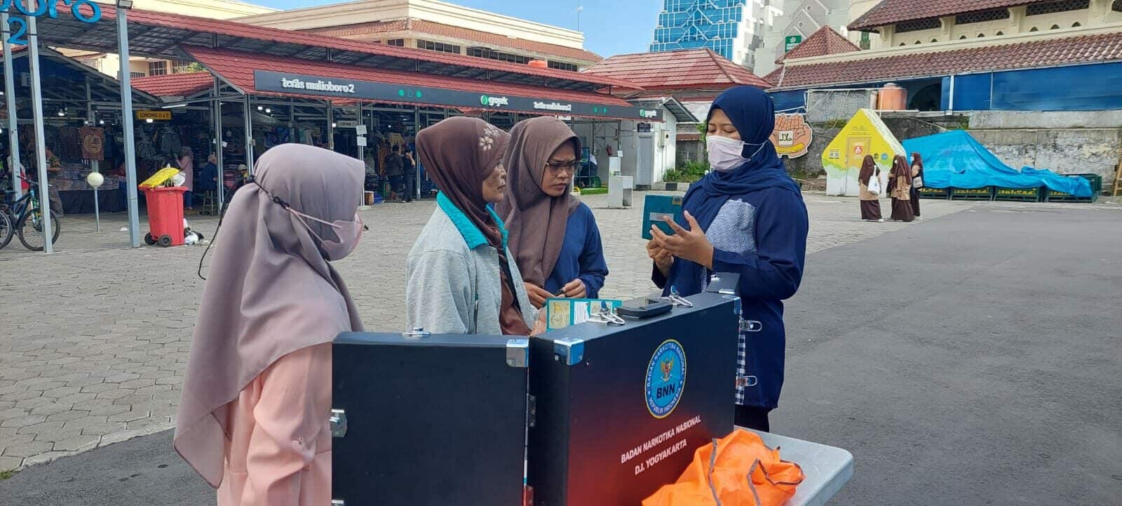 BNNP DIY Buka Gerai Stand KIE di Teras Malioboro, Yogyakarta BNNP DIY Buka Gerai Stand KIE di Teras Malioboro, Yogyakarta